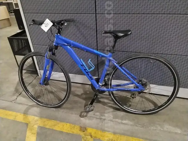 Fuji Traverse bicycle
