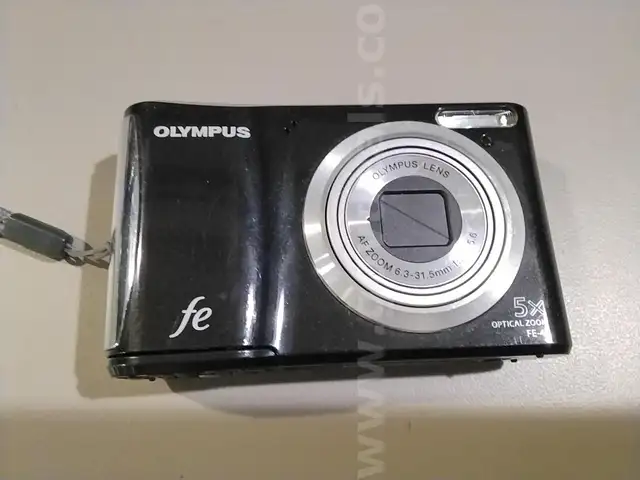 Olympus FE-47 digital camera