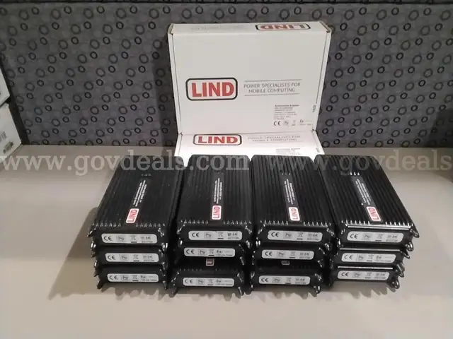 LIND Automobile charging adapter