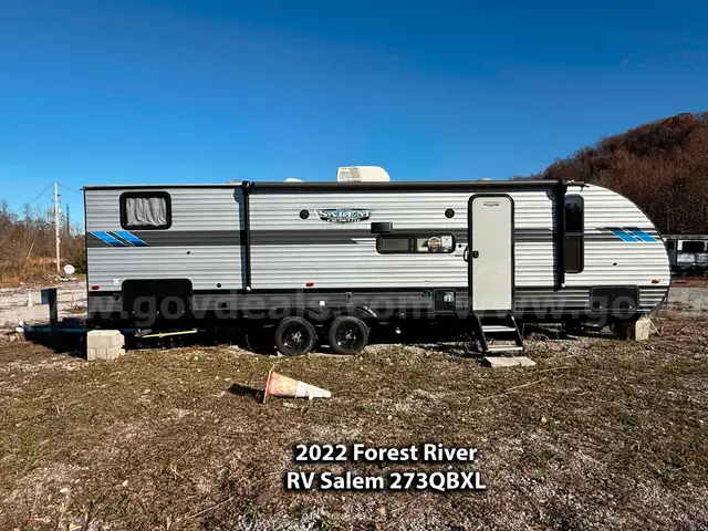 1 Lot of 5 RV Travel Trailers