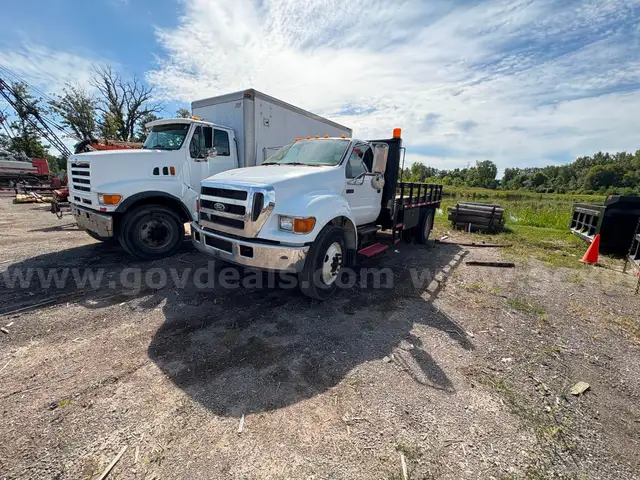 2005 Ford F-750 Super Duty 14 Ft Stake Truck (Non-operational)