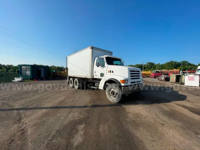 2000 Sterling L8500 T/A Van Truck