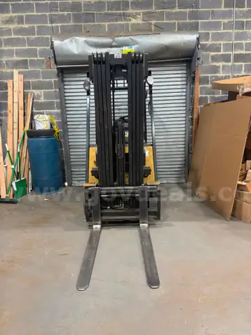 Caterpillar Electric Forklift EP20KT 3 wheels 3950 Lbs