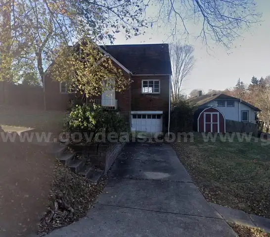4 Hillcrest Rd, Pittsburgh, PA 15221
