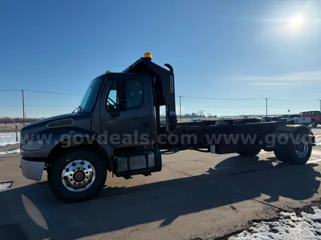 2013 Freightliner M2 106 with Swaploader SL-330 body