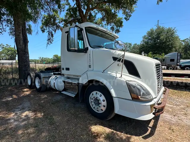 2012 Volvo VNL T/A Day Cab Truck Tractor – Wet Kit Equipped
