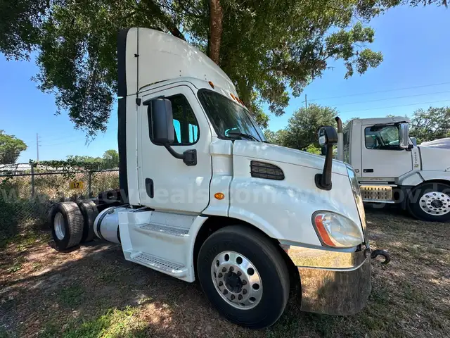 2016 Freightliner Cascadia 113