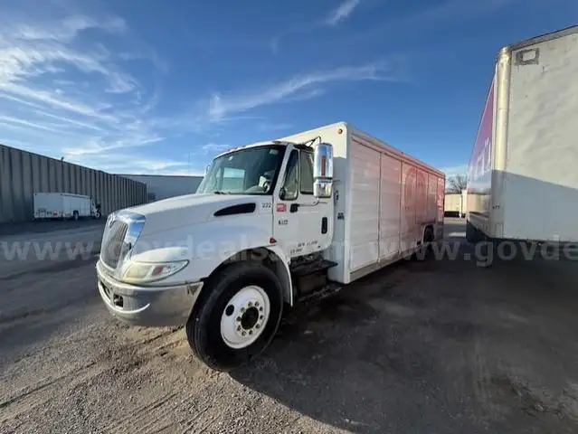 2004 INTERNATIONAL 4300 12 BAY BEVERAGE TRUCK