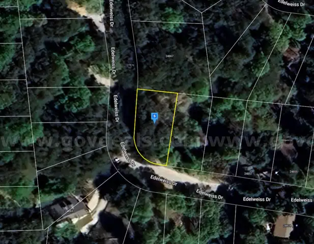 Quaint 0.12-Acre Lot in Crestline, CA &#x2013; Your Mountain Escape Awaits!