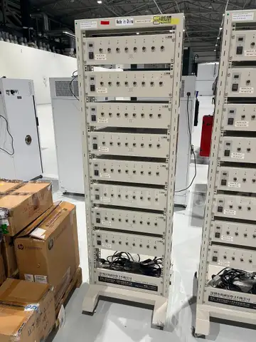 Rack with 8 x 5V/6A Neware BTS400 battery cell test units CTH-4008Q-5V6A-164 (64 channels)