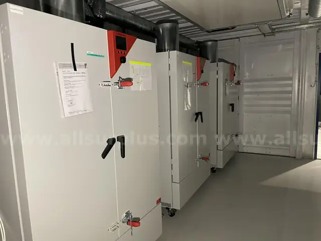 Double door cooling incubator