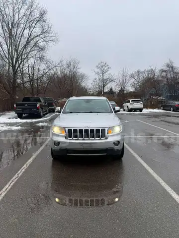 2011 Jeep Grand Cherokee v8 HEMI