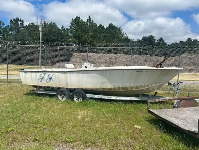 25ft Mako with EZ Trailer