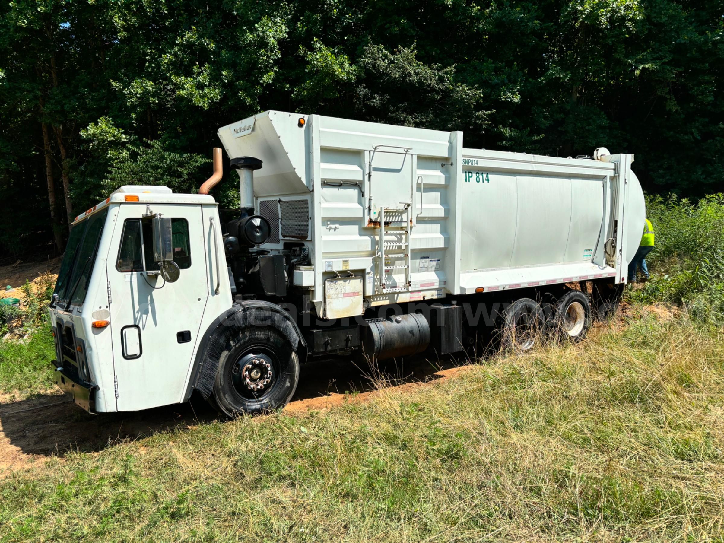 Photo of a 2010 Mack LEU600