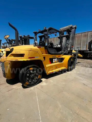 Caterpillar P33000 Forklift, 29500 lb. Capcity