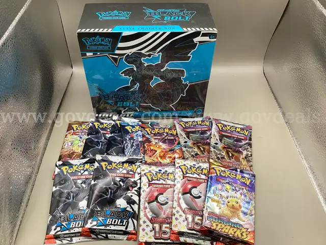 Pok&#xE9;mon Scarlet and Violet Black Bolt Elite Training Box, 12 Pok&#xE9;mon Booster Packs