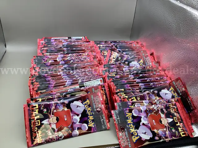 Lot of 200 packs of Pok&#xE9;mon: Glory of Team Rocket expansion