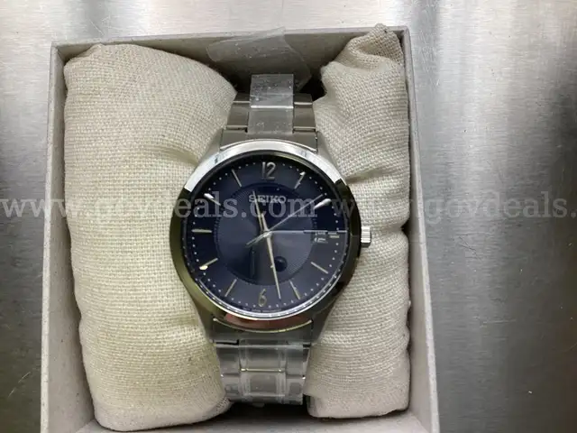 Seiko Essentials SUR419 Stainless Steel Watch