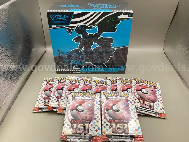 Pok&#xE9;mon  Scarlet &#x26; Violet BLACK BOLT Elite Training Box, 10 Scarlet &#x26; Violet 151 Booster Packs