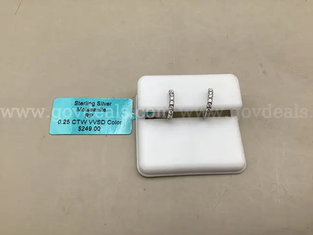 Sterling Silver Moissanite RP earrings ,  0.25 CTW  VVSD Color ( retail $249.00 )
