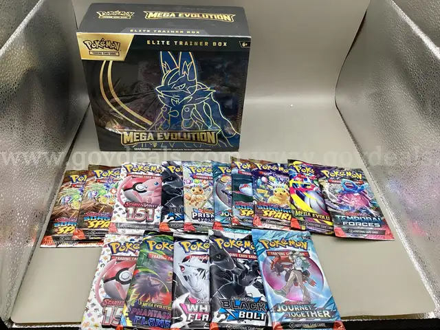 Pokémon Mega Evolution Elite Training Box,  15 Pokémon Booster Packs