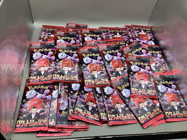 Lot of 50 packs of Pok&#xE9;mon: Glory of Team Rocket expansion