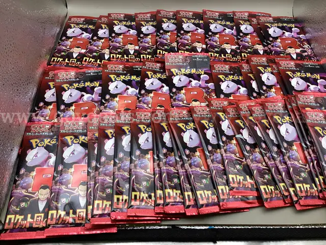 Lot of 50 packs of Pok&#xE9;mon: Glory of Team Rocket expansion