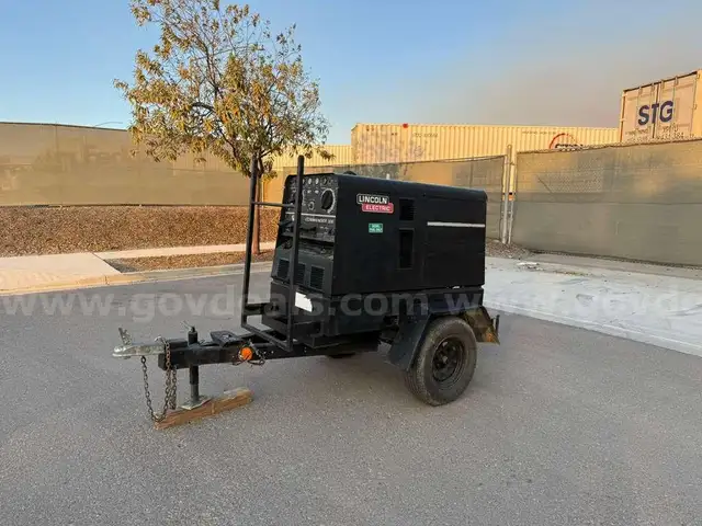 2002 Lincoln Electric Commander 300 Welder &#x2013; Model K1585-2