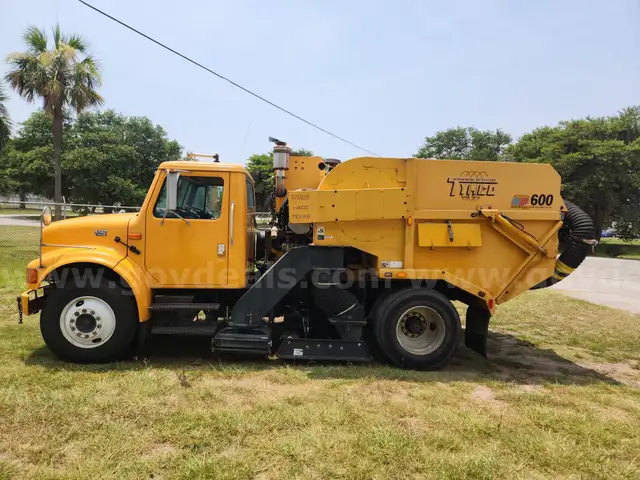 Tymco 600HSP Sweeper truck