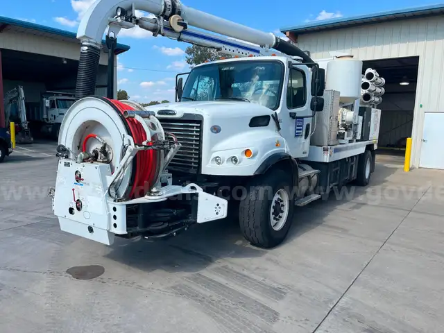 2012 Freightliner M2 106