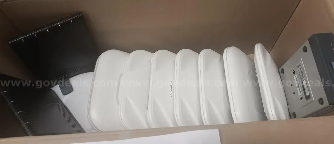 Lot of 10+ Assorted WiFi Equipment