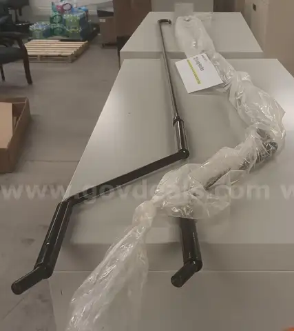 (2) Turning Handles