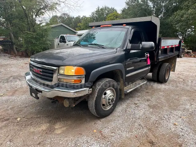 2003 GMC Sierra 3500 Dump Truck