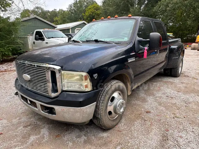 2005 Ford F-350 SD XLT Crew Cab Long Bed 2WD DRW