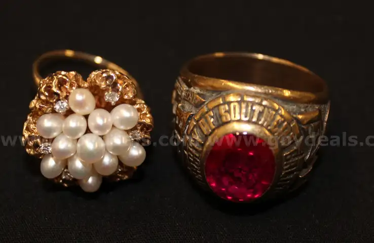 2 Gold Rings and Various Currency