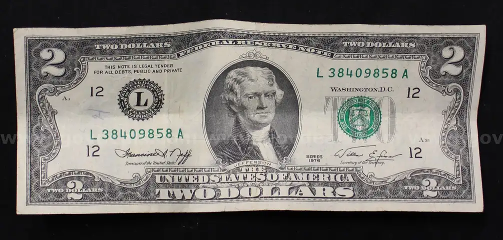 (4) 1976 $2 Bills and (2) Pins