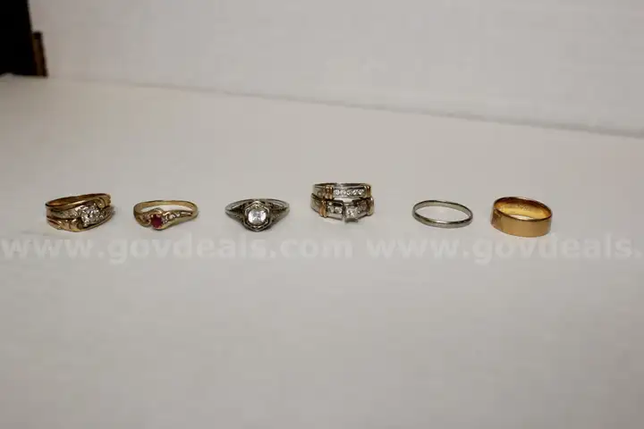 Mixed Lot With 6 Beautiful Rings &#x2013; Includes Engagement/Wedding Ring Set