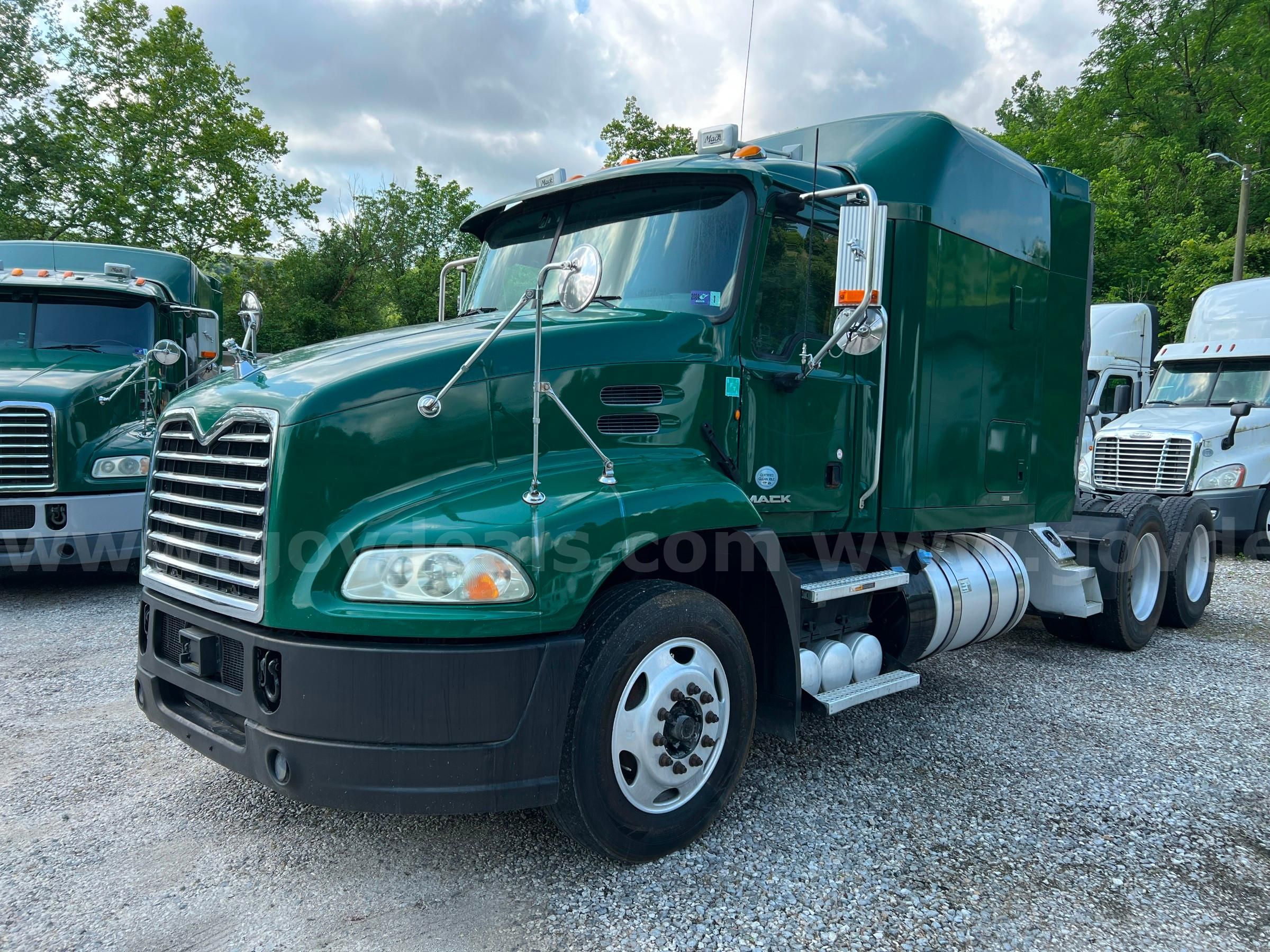 Photo of a 2012 Mack Pinnacle CXU613