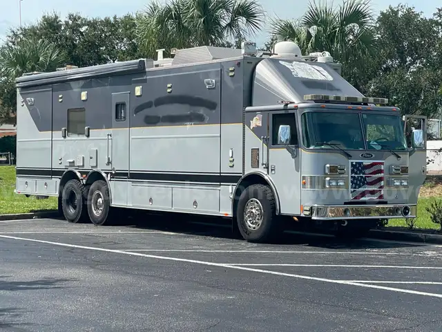 2004 Pierce FBI Mobile Command Center Bus Truck