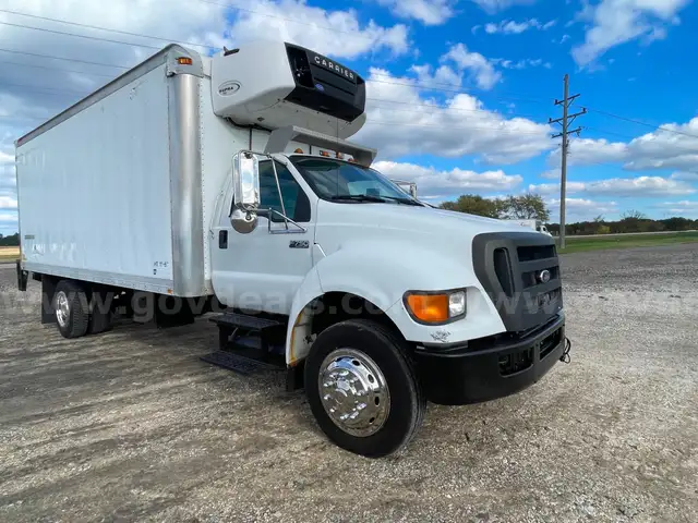 2009 Ford F-750 20&#x27; BOX TRUCK CARRIER REEFER