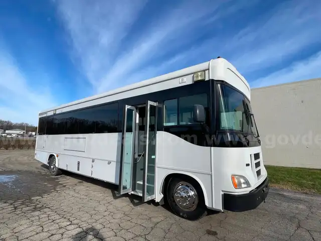 2013 Freightliner MB Shuttle Bus cummins diesel rv buses