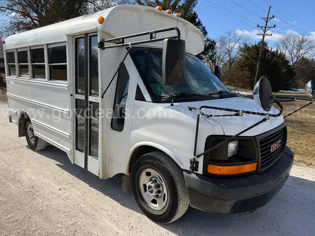 2004 GMC Savana Chevy Express 3500 Shuttle Bus School Buses