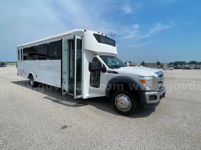 2016 Ford F-550 Shuttle Bus