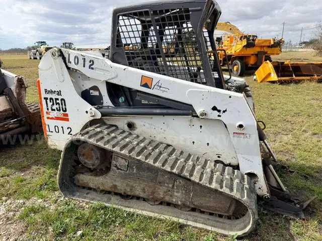 2014 Bobcat T250 Skid Steer