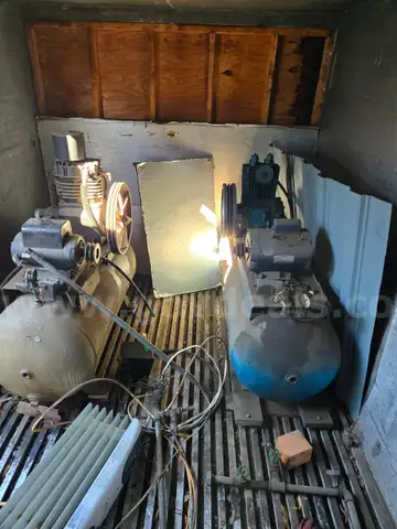 Truck box with 3 air conpressors