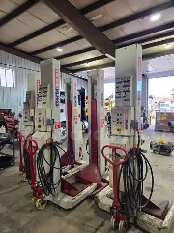 Stertil koni column hoist truck lifts