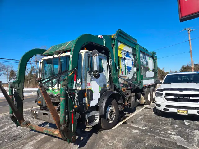 2016 mack front load heil garbage truck
