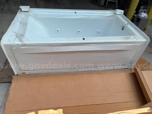 Jacuzzi 60X32 in. Whirlpool Alcove Bathtub