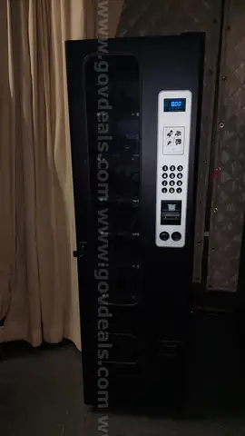 USI Selectivend GF-12 Glass Front Snack Machine