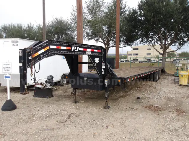 2019 PJ Trailers 40' Flatbed Gooseneck with Ramps